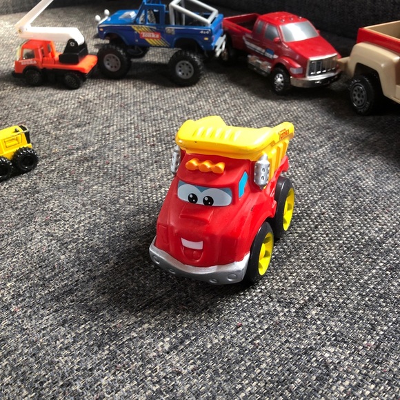 Tonka toy trucks and construction diecast toys in good condition lot of 8 - Picture 3 of 8